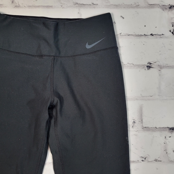 NIKE Dri Fit Black Jogger Athletic Legging Capri Pants Size Small - Picture 2 of 3